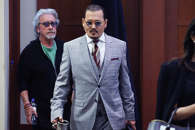 Johnny Depp'in Avukatı Amber'i Aradı Bir Yalan Söyledi Kapanış Tartışmasında - Hollywood Life