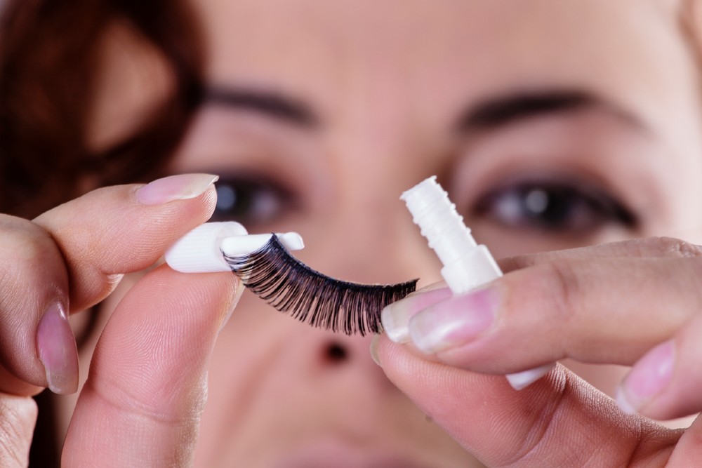 highly rated eyelash glue