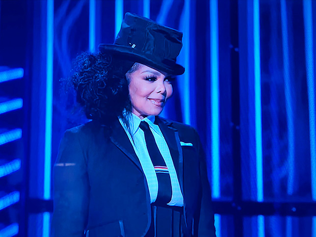 Janet Jackson Presents Icon Award To Mary J. Blige At Billboard Music  Awards – Hollywood Life