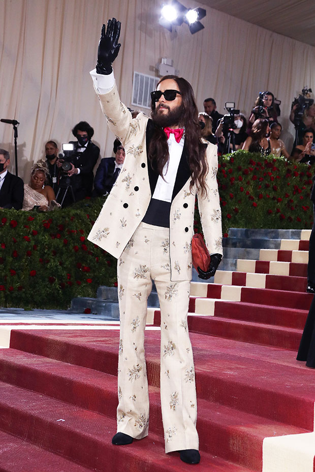 Jared Leto S Met Gala 2022 Outfit Photo Hollywood Life   Jared Leto Met Gala Shutterstock Embed 1 