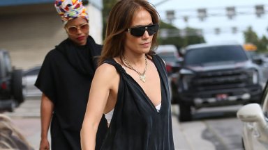 Jennifer Lopez Siyah Tulumlu Dans Stüdyosu'ndan Ayrılırken: Fotoğraflar – Hollywood Life