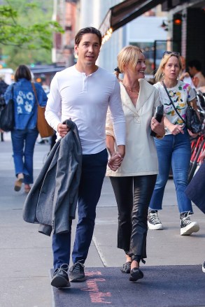 New York City, NY  - *EXCLUSIVE*  - Kate Bosworth seen with a big smile on her face with her new boyfriend Justin Long in New York City.Pictured: Justin Long, Kate BosworthBACKGRID USA 11 MAY 2022 BYLINE MUST READ: Ulices Ramales / BACKGRIDUSA: +1 310 798 9111 / usasales@backgrid.comUK: +44 208 344 2007 / uksales@backgrid.com*UK Clients - Pictures Containing ChildrenPlease Pixelate Face Prior To Publication*
