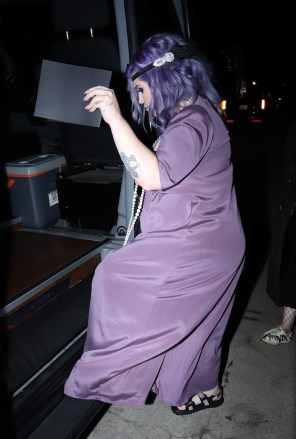 EXCLUSIVE: Sharon Osborne is hosting an intimate Gatsby-themed birthday party at her home ahead of her 70th birthday. Guests and friends were served dinner while enjoying 'a cabaret show and a magician's show. All the guests who left were delighted with the amazing, beautiful and moving party there was to celebrate it. 07 October 2022 Pictured: Kelly Osbourne. Photo credit : APEX / MEGA TheMegaAgency.com +1 888 505 6342 (Mega Agency TagID: MEGA905442_004. jpg) [Photo via Mega Agency]