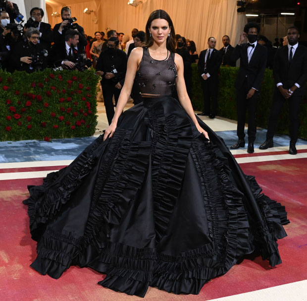 Kendall Jenner Bleached Her Eyebrows for the 2022 Met Gala