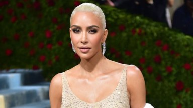 Kim Kardashian Et Ötesi Reklamında Yemekten Isırmadığı İçin Sürüklendi – Hollywood Life