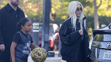 Kuzey Batı Kim Kardashian ile Versace Basketbol Kullanıyor: Fotoğraflar – Hollywood Life