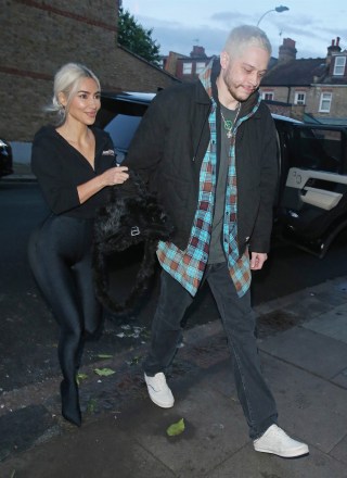 London, UNITED KINGDOM - Kim Kardashian and comedian boyfriend Pete Davidson look smitten as they enjoy a day out together in London.  Pictured: Kim Kardashian, Pete Davidson.  310 798 9111 / usasales@backgrid.comUK: +44 208 344 2007 / uksales@backgrid.com*UK Customers - Images Containing Children Please Pixelate Face Before Publishing*
