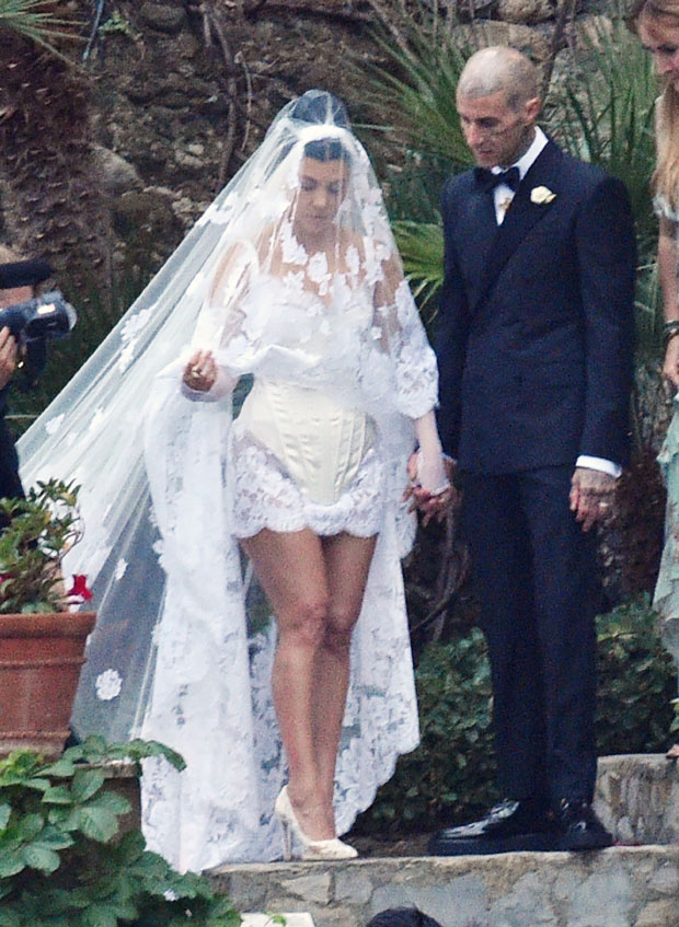 Kourtney Kardashian Wows In Wedding Dress During Ceremony In Italy Hollywood Life 