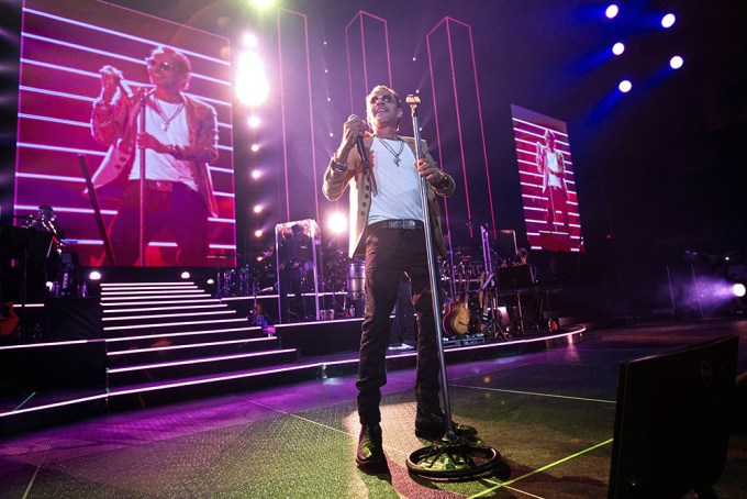 Marc Anthony performs on his tour