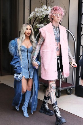 Paris, FRANCE - *EXCLUSIVE* - MGK went on a solo shopping trip, headed back to the hotel to pick up Megan Fox and do a wardrobe change while in Paris for Fashion Week.  Are the two Fashion Week's best-dressed couple?  Pictured: Megan Fox, MGK, Machine Gun Kelly BACKGRID USA 29 SEPTEMBER 2022 USA: +1 310 798 9111 / usasales@backgrid.com UK: +44 208 344 2007 / uksales@backgrid.com *UK customers please pixel contains children Face before publication*