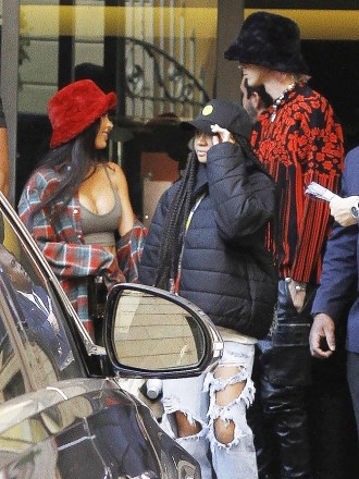 ミラノ、イタリア - *限定* - ミーガン・フォックスとマシン・ガン・ケリーがミラノのホテルに到着した写真です。 写真: Megan Fox, Machine Gun Kelly - 子供が写っている写真は、公開する前に顔をピクセル化してください*
