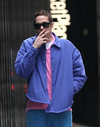 Pete Davidson pictured filming at the "Bupkis" set in Wall Street, Manhattan.  Pictured: Pete Davidson Ref: SPL5495486 181022 NON-EXCLUSIVE Picture by: Jose Perez / SplashNews.com Splash News and Pictures USA: +1 310-525-5808 London: +44 (0)20 8126 1009 Berlin: +49 175 3764 166 photodesk@splashnews.com World Rights