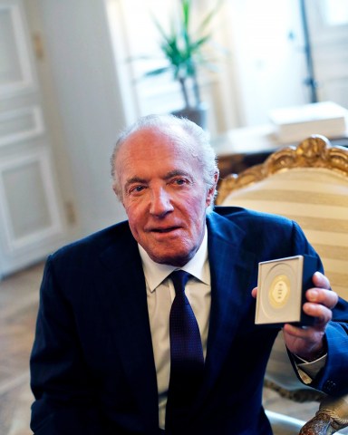 U.S actor James Caan poses after being awarded with the Vermeil Paris medal, at the Paris city Hall, in Paris James Caan, Paris, France - 06 Dec 2018