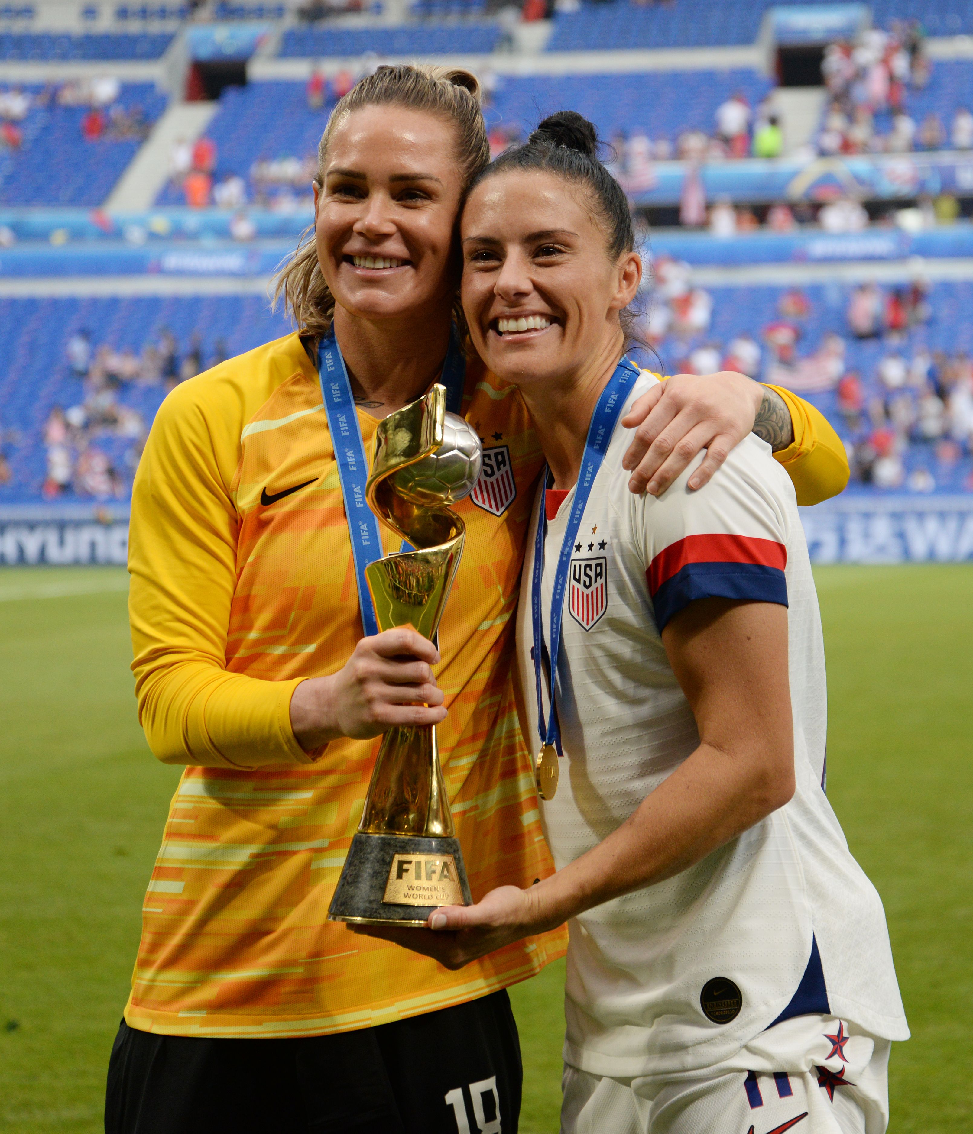 ABD'li Ashlyn Harris ve Ali Krieger tam zamanlı olarak ABD - Hollanda, FIFA Kadınlar Dünya Kupası Finali, Futbol, ​​Stade de Lyon, Fransa - 07 Temmuz 2019