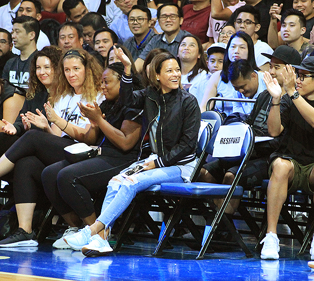 Stephen Curry's Daughter Looks All Grown Up at Basketball Game: Photo