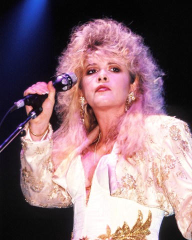 STEVIE NICKS FROM FLEETWOOD MAC PERFORMING AT WEMBLEY ARENA, LONDON - 1987Various