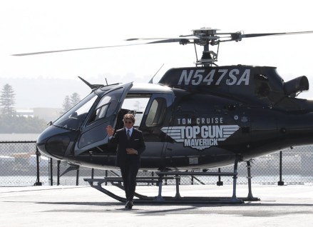 Tom Cruise helikopterle geliyor 'Top Gun: Maverick'in Dünya Prömiyeri Gösterimi, San Diego, California, ABD - 04 Mayıs 2022