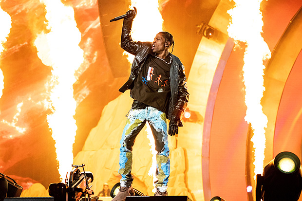 Travis Scott Performing in Miami December 19, 2015 – Star Style Man