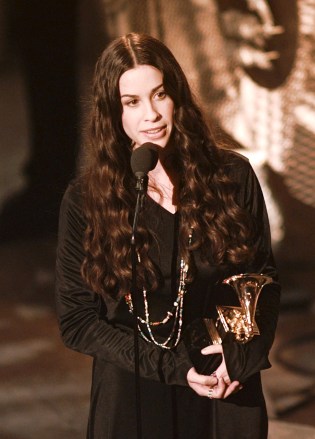 MORISETTE Alanis Morissette thanks her producers after winning the "Album of the Year" at the 38th annual Grammy Awards at the Shrine Auditorium in Los Angeles
GRAMMYS, LOS ANGELES, USA