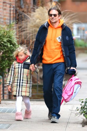 New York, NY - The birthday boy held his daughter by the hand as they strolled down New York City together.  Pictured: Bradley Cooper BACKGRID USA 5 JANUARY 2023 USA: +1 310 798 9111 / usasales@backgrid.com UK: +44 208 344 2007 / uksales@backgrid.com *UK Clients - Pictures Containing Children Please Pixelate Face Prior To Publication*