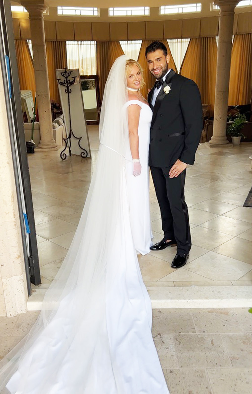 Britney Spears Wedding Photos Relive Her Big Day With Sam