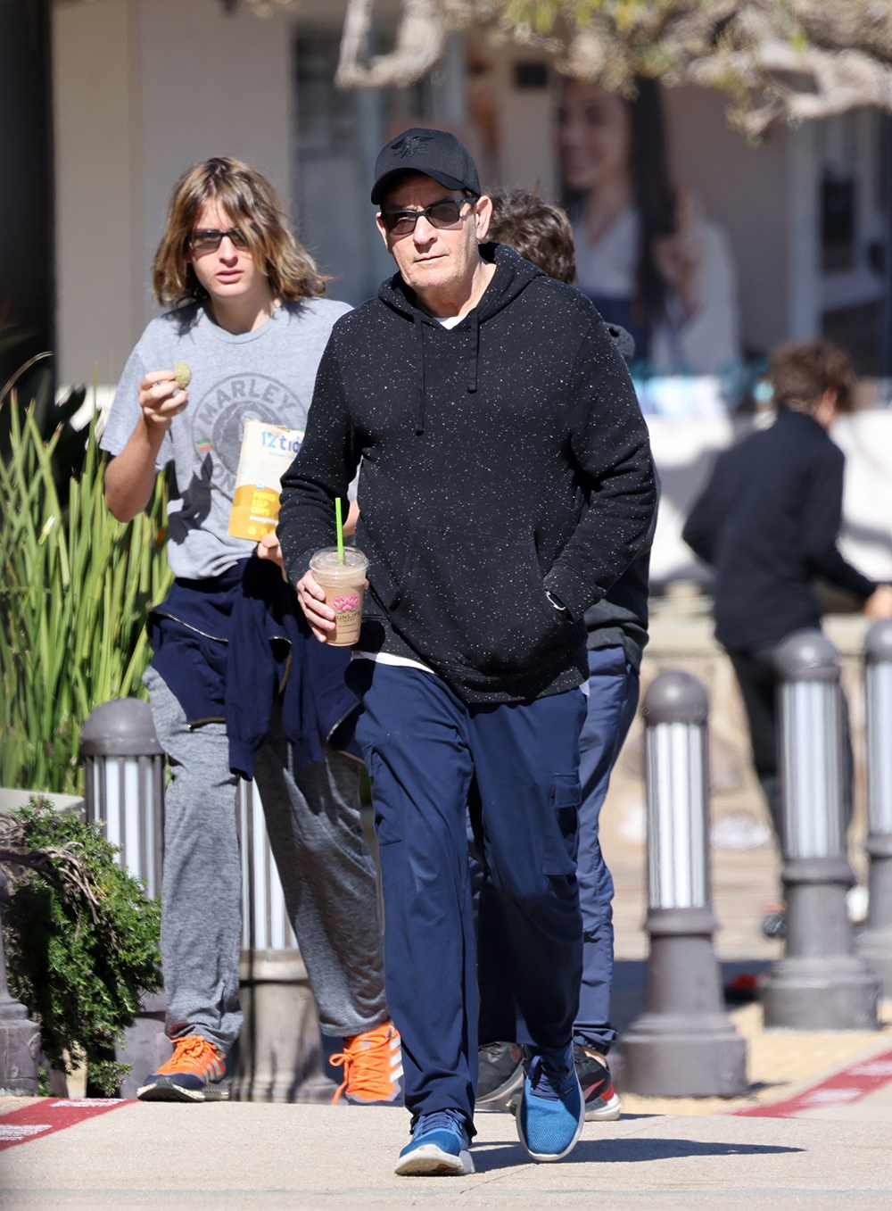 Malibu, CA - *EXCLUSIVE* - Charlie Sheen takes his sons Max and Bob for smoothies in Malibu.