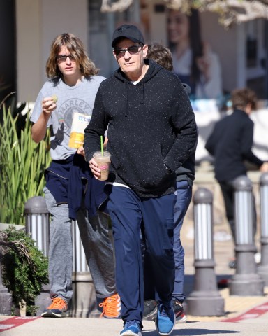 Malibu, CA  - *EXCLUSIVE*  - Charlie Sheen takes his sons Max and Bob for smoothies in Malibu.

Pictured: Charlie Sheen

BACKGRID USA 28 MARCH 2023 

USA: +1 310 798 9111 / usasales@backgrid.com

UK: +44 208 344 2007 / uksales@backgrid.com

*UK Clients - Pictures Containing Children
Please Pixelate Face Prior To Publication*