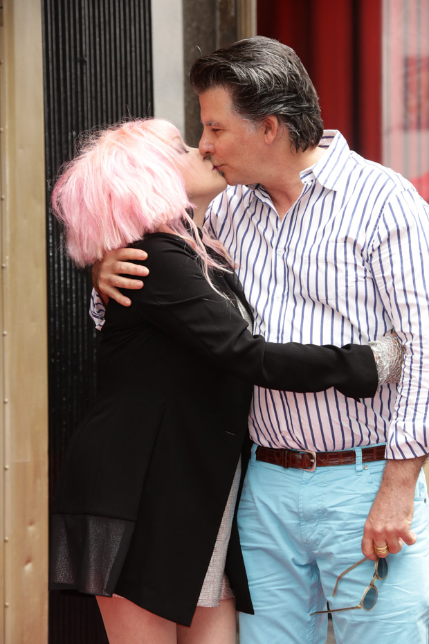 Cyndi Lauper Kisses David Thornton