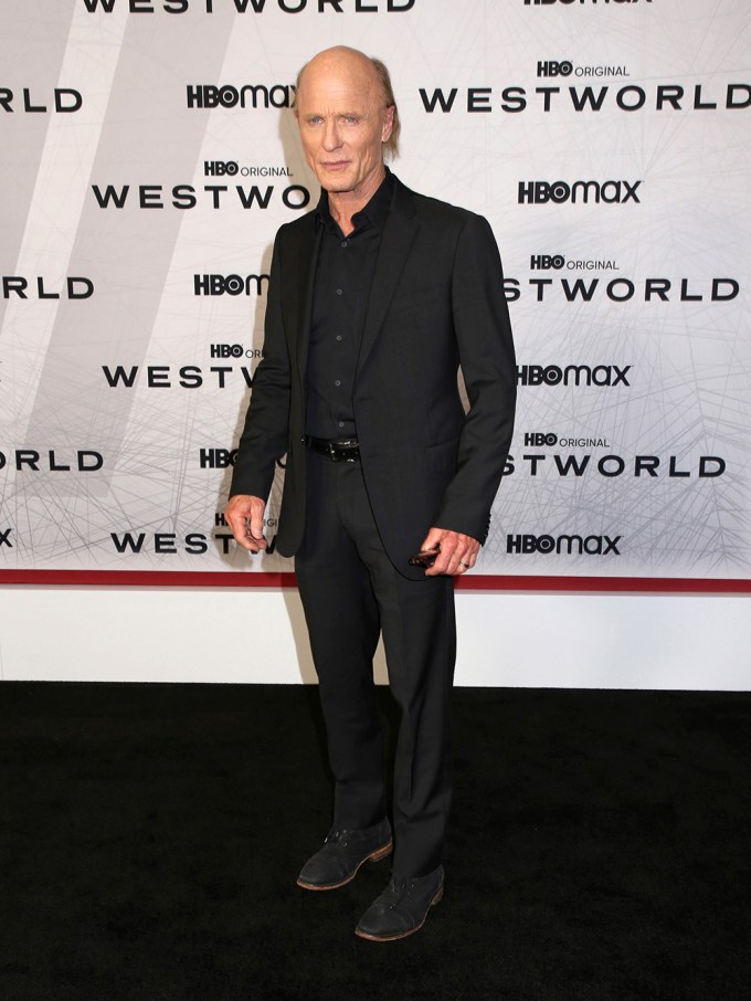 Ed Harris Opts For An All-Black Look