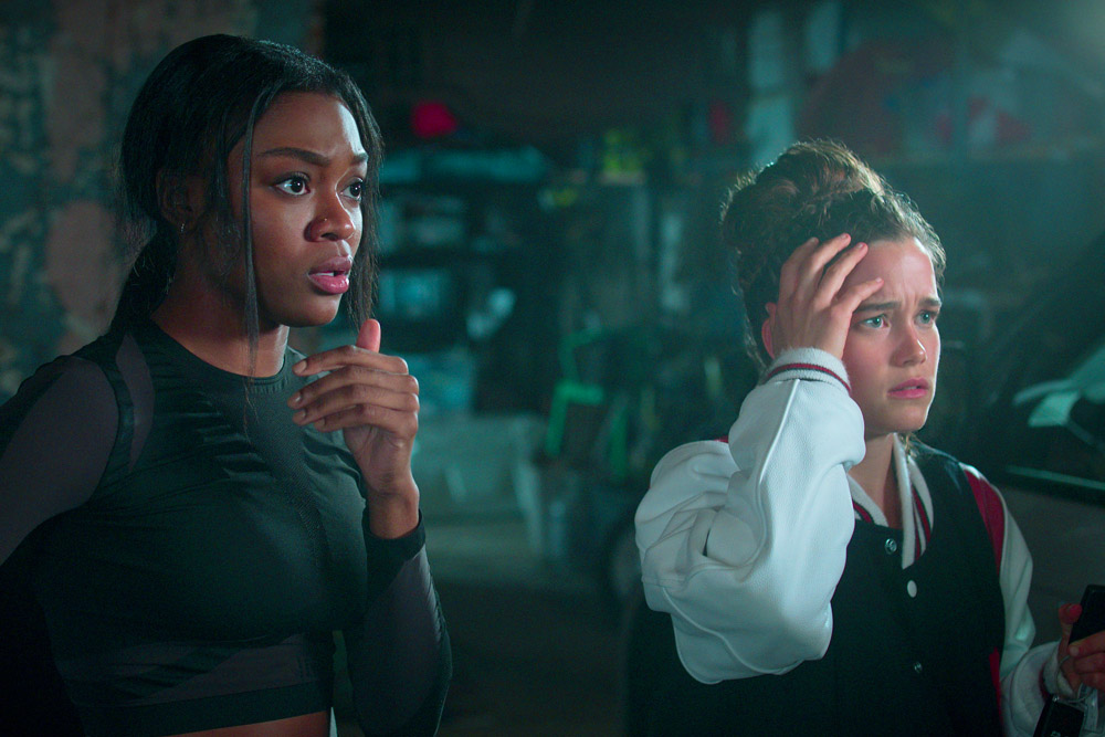 First Kill. (L to R) Imani Lewis as Calliope Burns, Sarah Catherine Hook as Juliette Fairmont in episode 104 of First Kill. Cr. Courtesy of Netflix © 2022