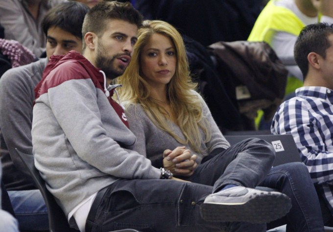 Shakira & Gerard Pique Take In A Basketball Game