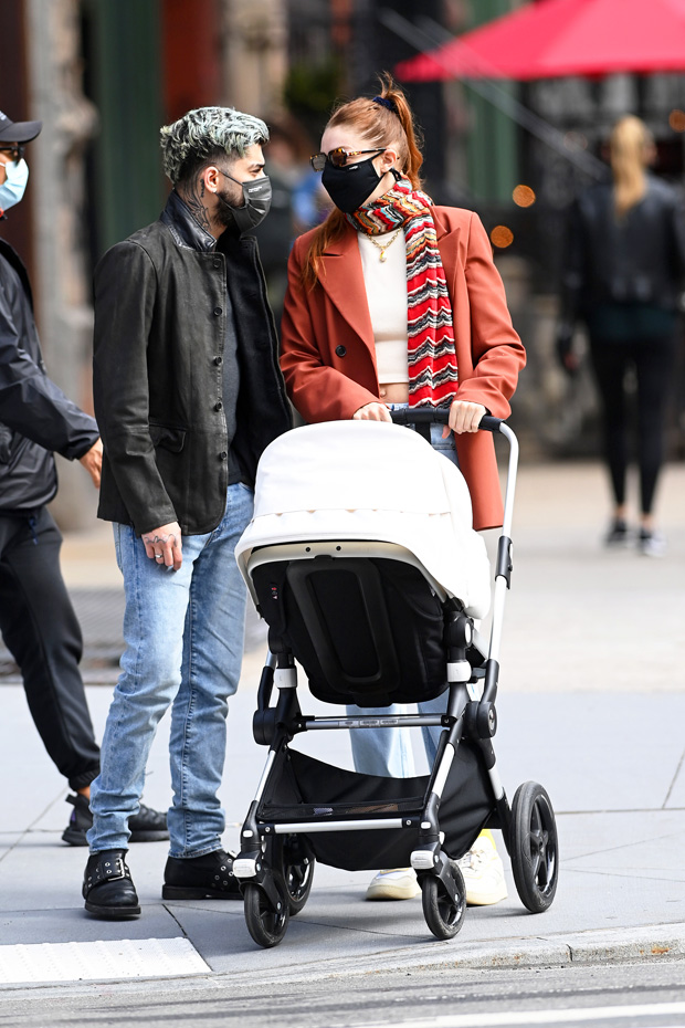 Gigi Hadid, Babalar Günü İçin Khai ve Zayn Malik'in Şirin Fotoğrafını Paylaştı – Hollywood Life