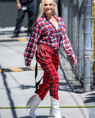 Sean Paul is seen at "Jimmy Kimmel Live" in Los Angeles, California. 13 Jul 2022 Pictured: Gwen Stefani. Photo credit: RB/Bauergriffin.com / MEGA TheMegaAgency.com +1 888 505 6342 (Mega Agency TagID: MEGA877796_030.jpg) [Photo via Mega Agency]