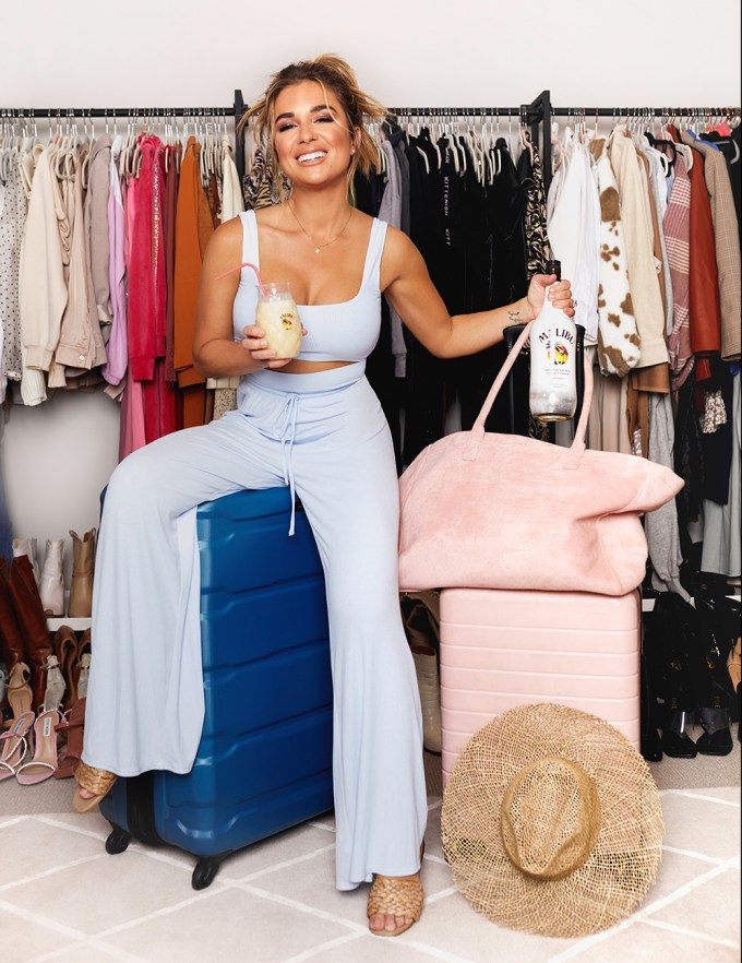 Jessie James Decker hanging out at home
