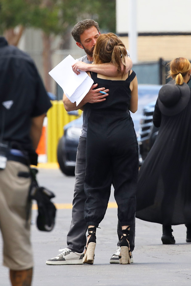 JLo Ben Affleck Kiss Movie Set BG embed Jennifer Lopez Gives Ben Affleck A Kiss As She Visits Him On Set Of Movie With Matt Damon