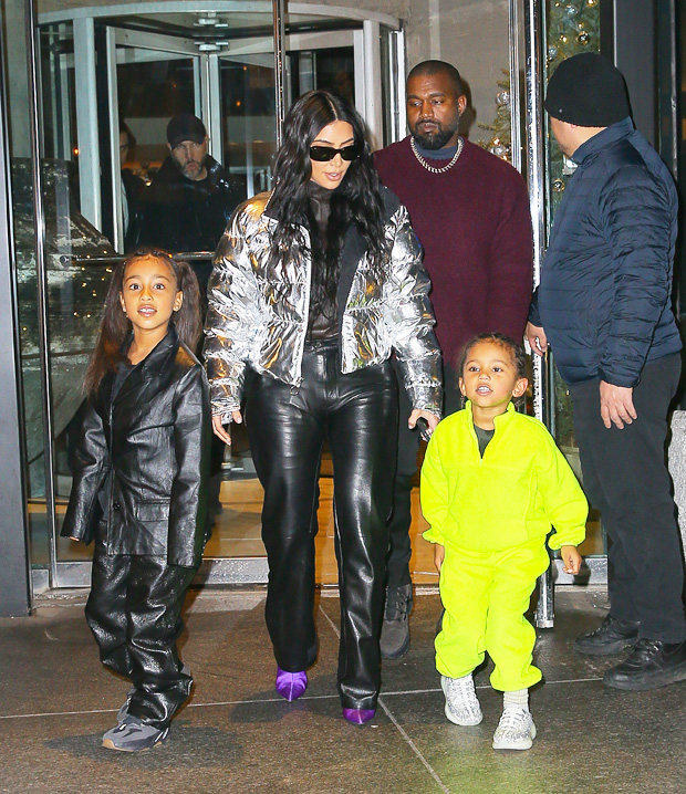 Kim Kardashian, Kanye West'in Doğum Gününü Çocuklarla Kutlamasına Yardım Ediyor – Hollywood Life
