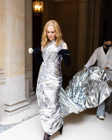 Paris, FRANCE  - *EXCLUSIVE*  - For Germany Call for price - Backstage at the Haute-Couture F/W 2022-2023 "Balenciaga" fashion show in Paris.  Pictured: Nicole Kidman  BACKGRID USA 6 JULY 2022   BYLINE MUST READ: Best Image / BACKGRID  USA: +1 310 798 9111 / usasales@backgrid.com  UK: +44 208 344 2007 / uksales@backgrid.com  *UK Clients - Pictures Containing Children Please Pixelate Face Prior To Publication*