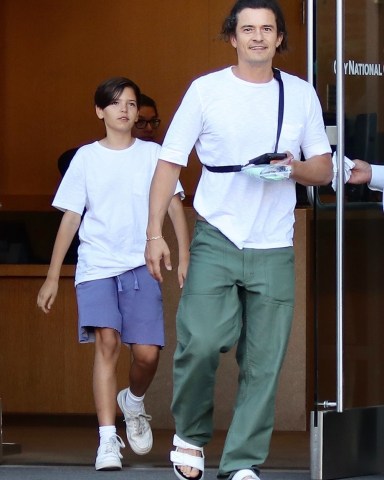 Beverly Hills, CA  - *EXCLUSIVE* Orlando Bloom and his son Flynn Christopher were spotted leaving the Bank while running errands together in Beverly Hills.Pictured: Orlando Bloom, Flynn ChristopherBACKGRID USA 26 SEPTEMBER 2022 BYLINE MUST READ: RMLA / BACKGRIDUSA: +1 310 798 9111 / usasales@backgrid.comUK: +44 208 344 2007 / uksales@backgrid.com*UK Clients - Pictures Containing ChildrenPlease Pixelate Face Prior To Publication*