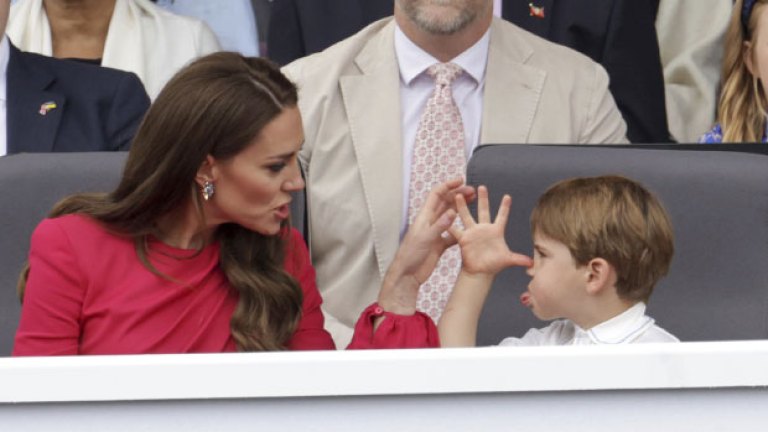 Prince Louis Makes Face To Kate Middleton At Platinum Jubilee Photos