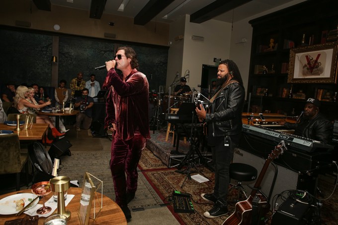 Robin Thicke Closes out Verse LA Residency with D’USSE XO