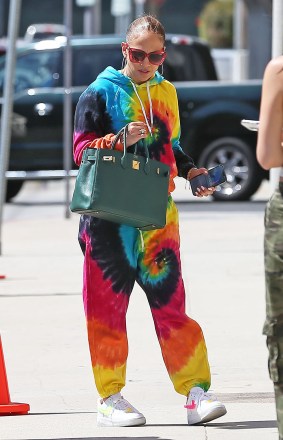 Jennifer Lopez spotted at a dance studio wearing a Gucci Tie Dye outfit in Los Angeles, CA, USA.Pictured: Jennifer LopezRef: SPL5331420 080822 NON-EXCLUSIVEPicture by: MESSIGOAL / SplashNews.comSplash News and PicturesUSA: 310-525-5808UK: 020 8126 1009eamteam@shutterstock.comWorld Rights