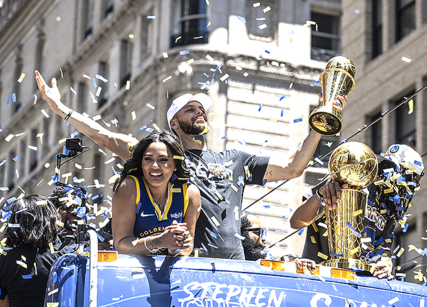 Warriors fans dress goat in Steph Curry jersey at parade