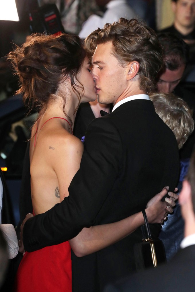 Kaia Gerber & Austin Butler Kiss At Cannes