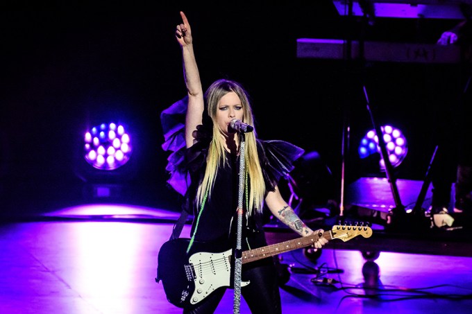 Avril Lavigne Plays Toronto
