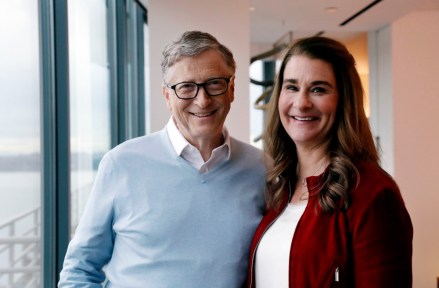 Bill Gates, Melinda Gates.  Bill ve Melinda Gates, Kirkland'da bir fotoğraf için poz veriyor, Wash Bill Gates Hayırseverlik Eleştirisi, Kirkland, ABD - 31 Ocak 2019