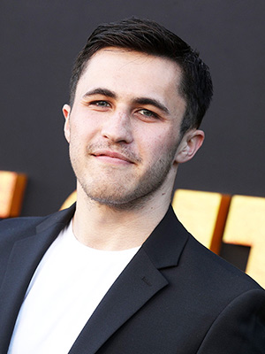 Chris Olsen: Pics Of The Digital Creator & Actor – Hollywood Life