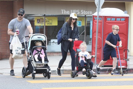 Pacific Palisades, CA  - *EXCLUSIVE*  - Chris Pratt enjoys Sunday morning with his family as they go to the Farmers Market in Pacific Palisades.  Pictured: Chris Pratt, Katherine Schwarzenegger  BACKGRID USA 23 JULY 2023   USA: +1 310 798 9111 / usasales@backgrid.com  UK: +44 208 344 2007 / uksales@backgrid.com  *UK Clients - Pictures Containing Children Please Pixelate Face Prior To Publication*