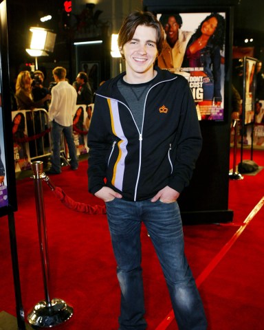 Drake Bell
'LOVE DONT COST A THING' FILM PREMIERE, LOS ANGELES, AMERICA - 10 DEC 2003
December 10, 2003 - Hollywood, CA.
Drake Bell .
Warner Bros. Pictures presents the World Premiere of LOVE DON'T COST A THING at Grauman's Chinese Theatre.
Photo by: Alex Berliner®Berliner Studio/BEImages