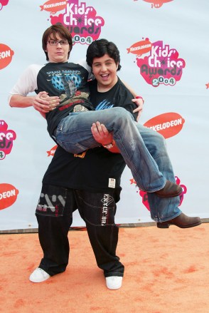 Drake Bell and Josh Peck
Nickleodeon 17th Annual Kids Choice Awards, Los Angeles, America - 04 Apr 2004
Drake Bell and Josh Peck arriving to the 17th Annual Nickelodeon Kids Choice Awards at the UCLA Pauley Pavilion in Westwood, California on April 3, 2004.

Westwood, California

Photo ® Matt Baron/BEImages