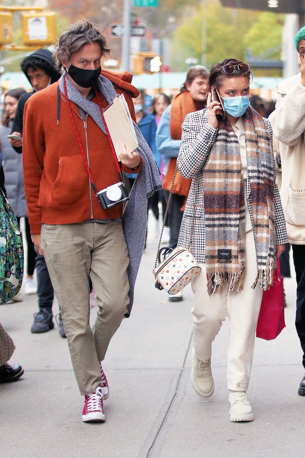 Florence Pugh And Zach Braff Shop At Helen Ficalora Jewelry In Soho In New York City